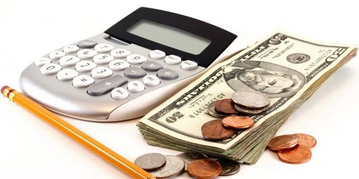 Калькулятор, карандаш и деньги