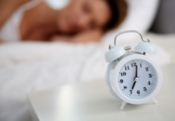 Как научиться рано вставать: полезные советы тем, кто любит поспать